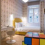Metropolis Boutique 4*