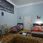 Metropolis Boutique לינה וארוחת בוקר 4*