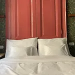 Metropolis Boutique 4*