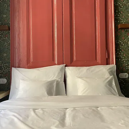 Metropolis Boutique 4*