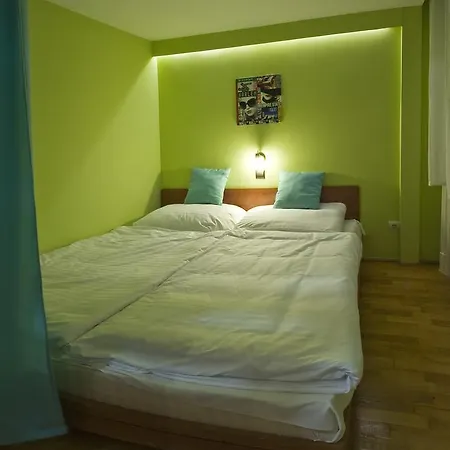 Metropolis Boutique 4*