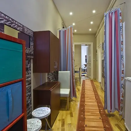 Bed and breakfast Metropolis Boutique 4*