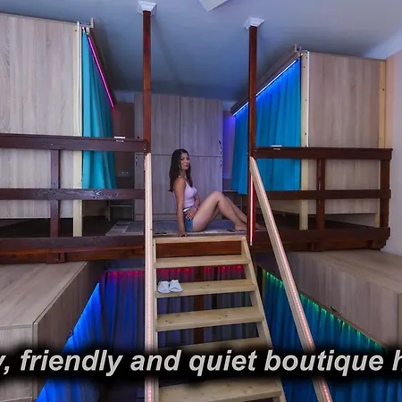 לינה וארוחת בוקר Metropolis Boutique 4*