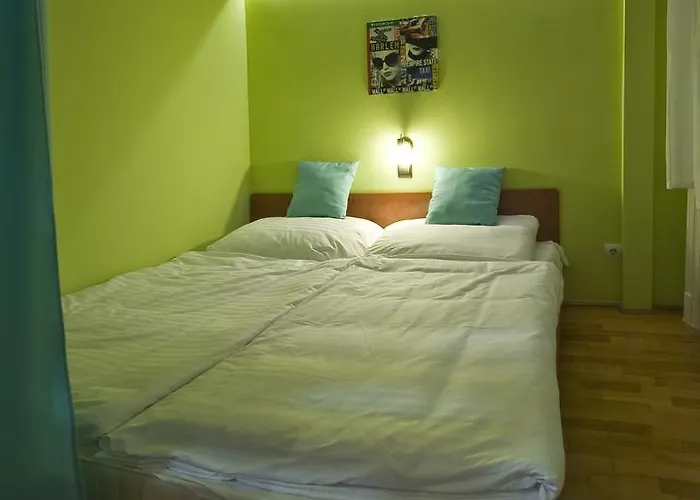 Metropolis Boutique 4*